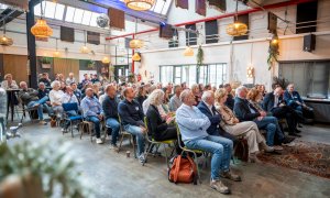 Zaal met mensen bij de bijeenkomst LWDD