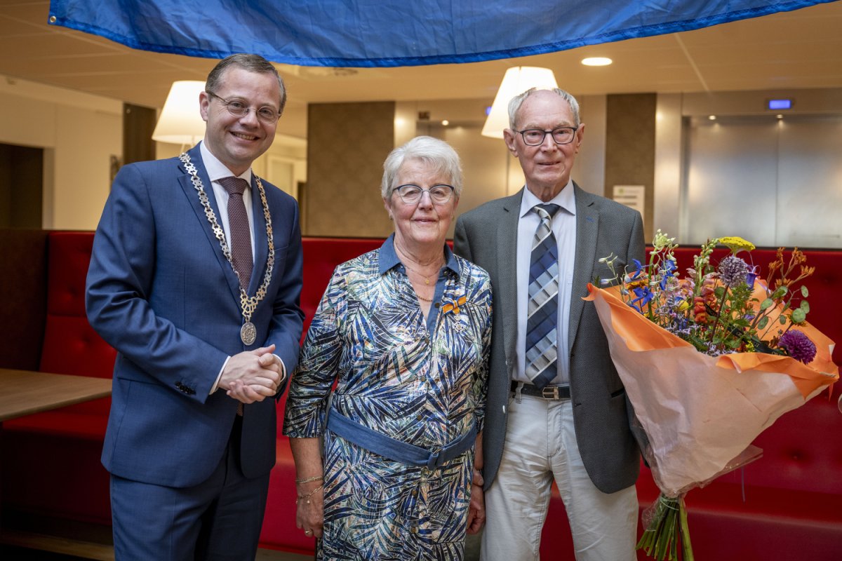 Koninklijke onderscheiding mevrouw Oude Breuil - Luttikholt
