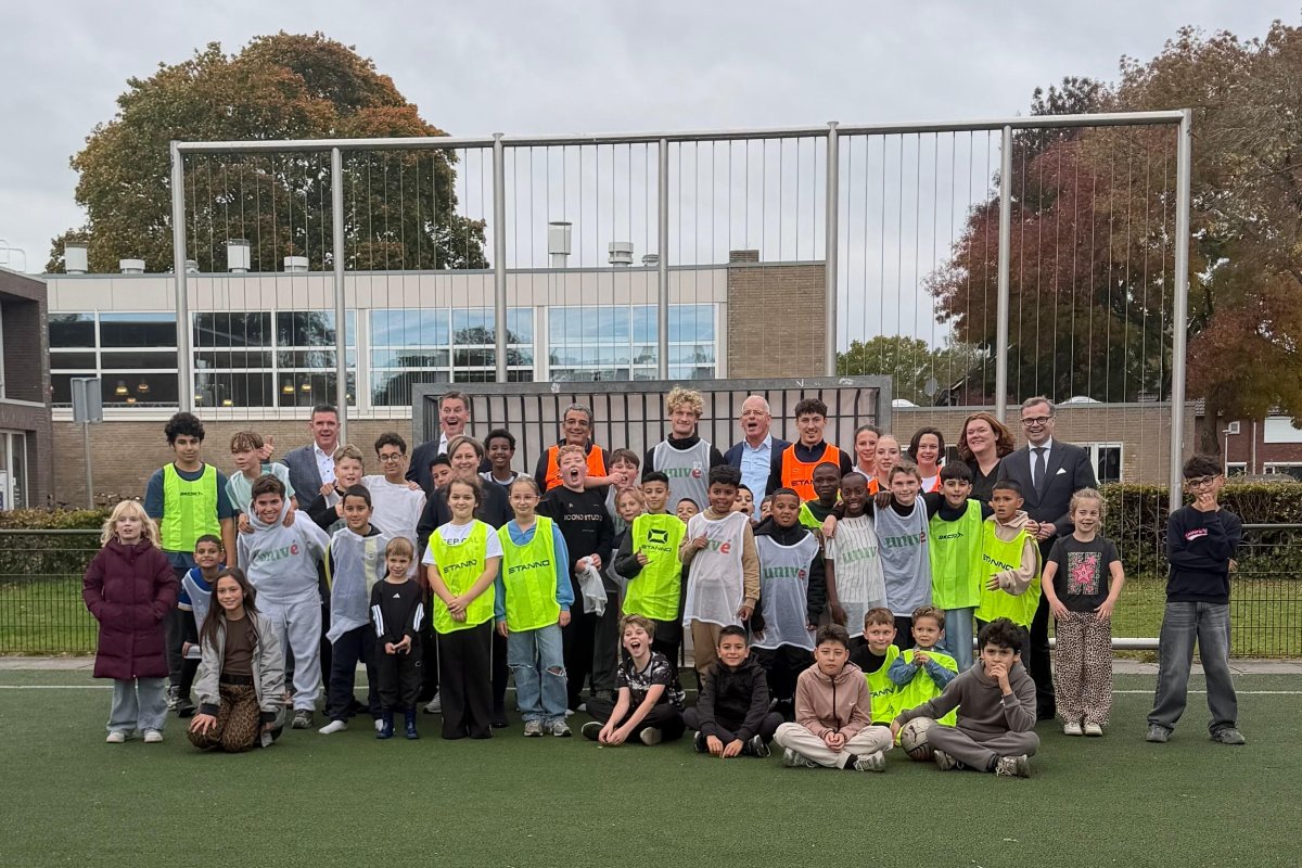 Groepsfoto met het college en Heracles